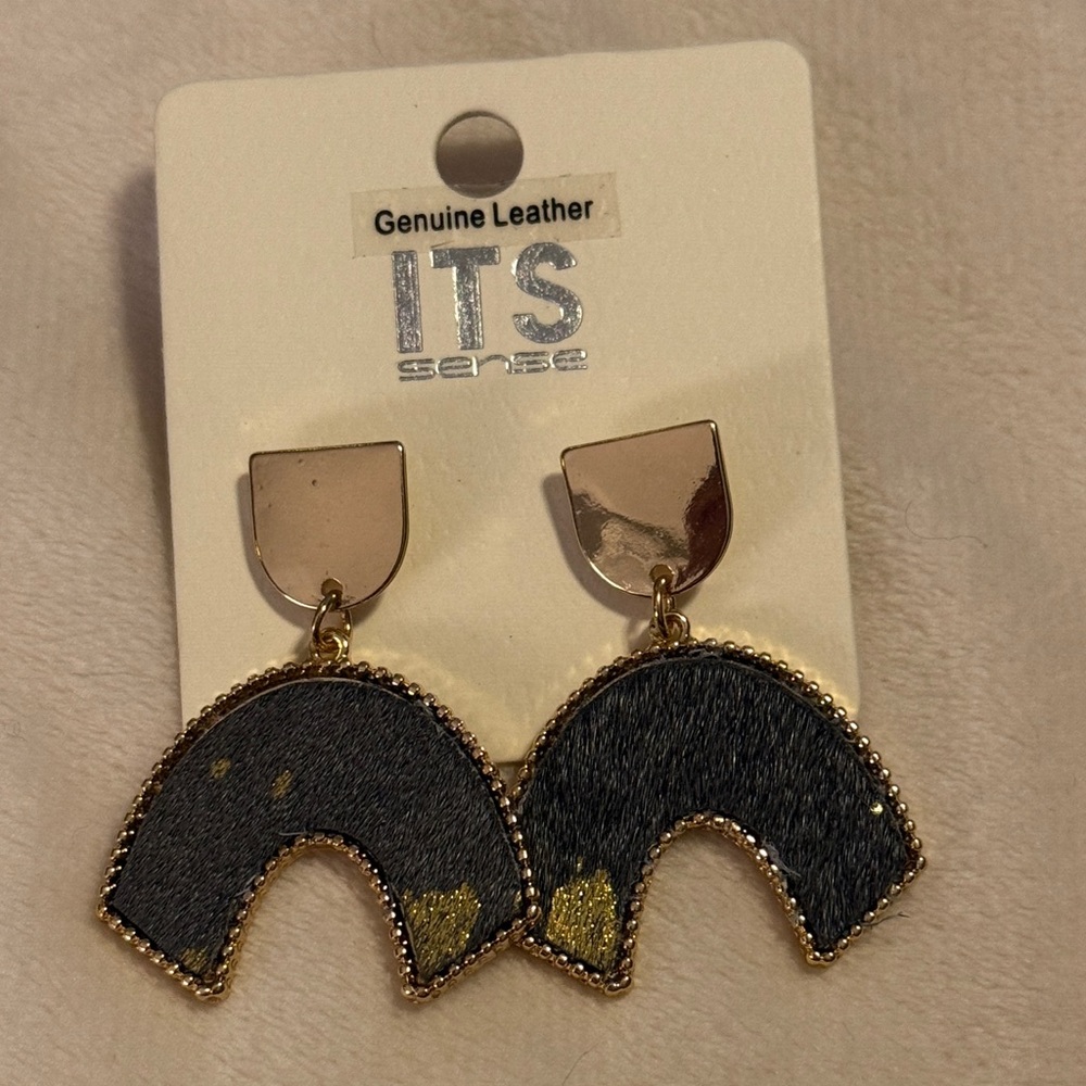 🌻 ITS sense “Genuine Leather” Gold Tone and Grey Dangle Earrings